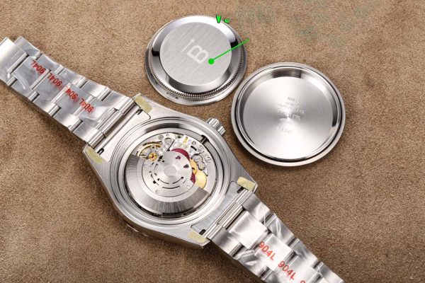 VS Factory Rolex Milgauss Ref 116400GV Black Dial Green Crystal - Image 4